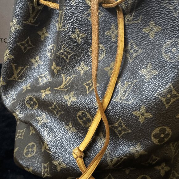 In Box Louis Vuitton bag! Never used - Picture 4 of 9